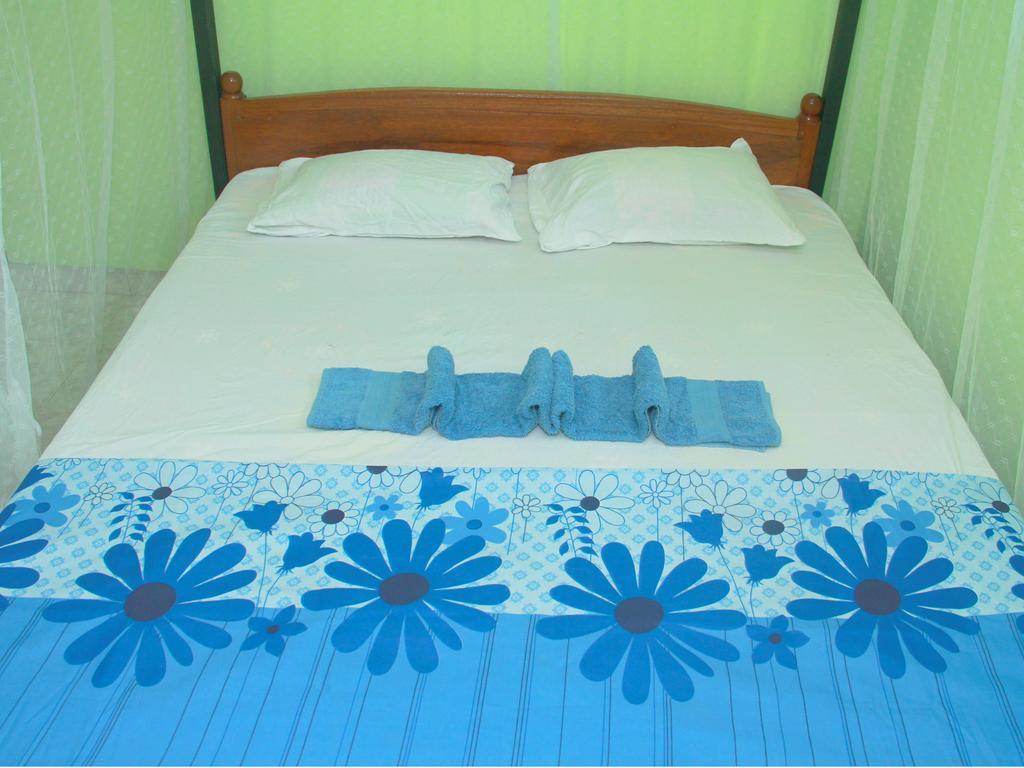 Mirissa Harbour View Hotel Стая снимка