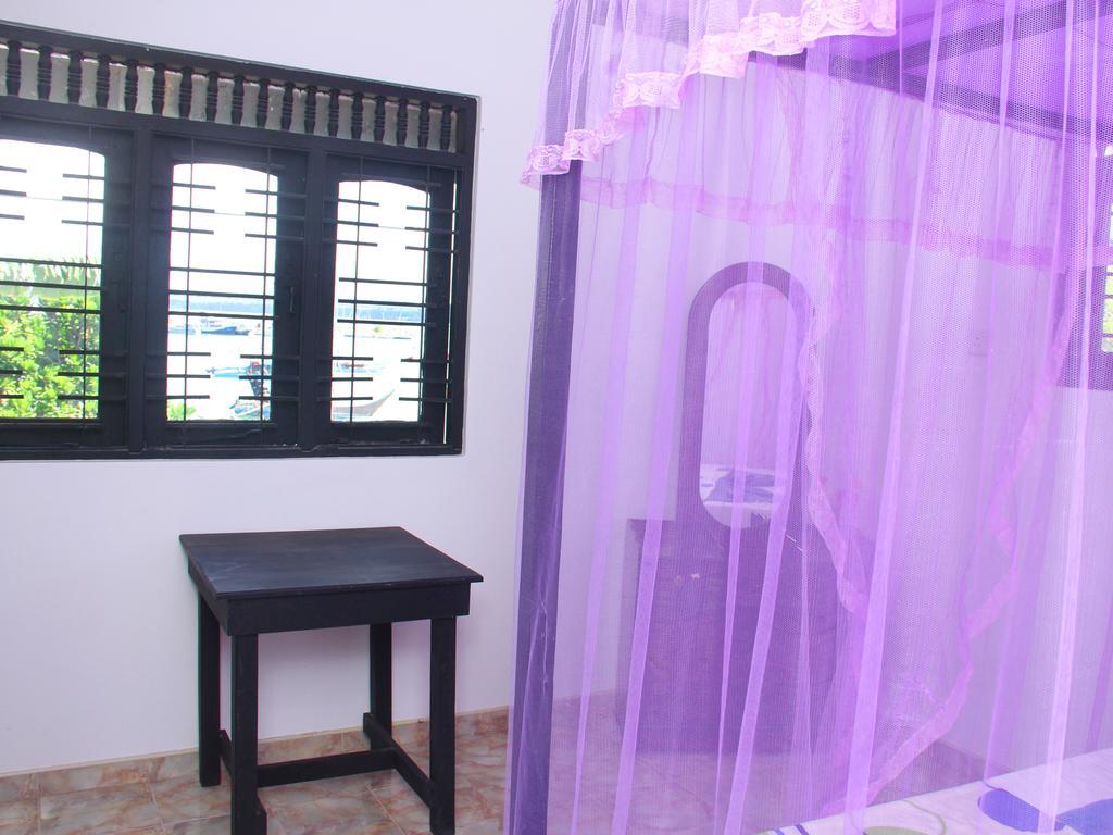 Mirissa Harbour View Hotel Стая снимка